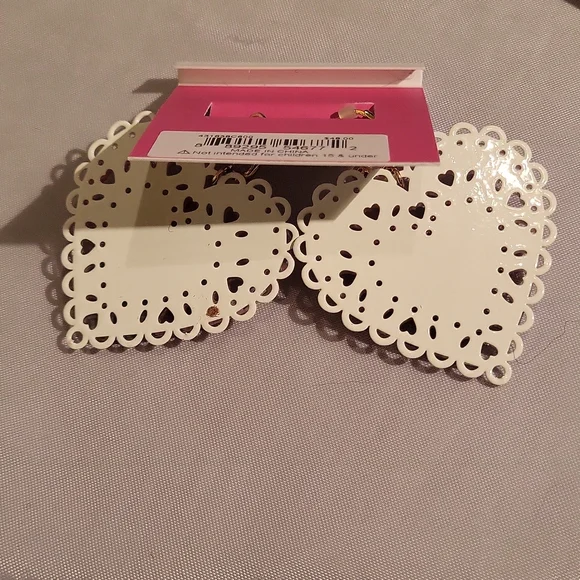 Betsey Johnson heart ❤️ bow strawberry - Picture 3 of 4